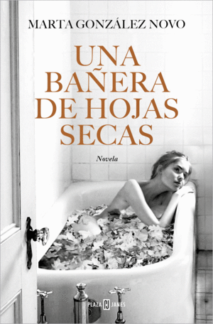 UNA BAERA CON HOJAS SECAS